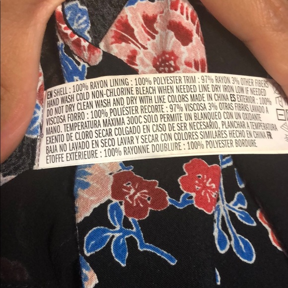 ❌SOLD❌Forever 21 Floral Fringe Top - Picture 7 of 7